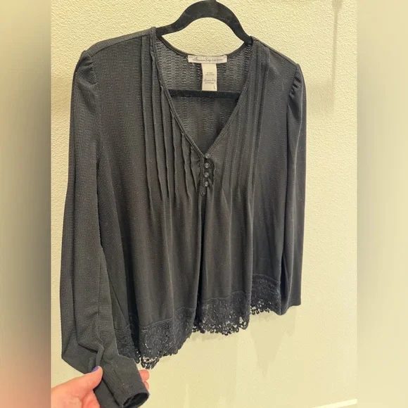 American Rag Black Blouse with Lace Hem size large - Picture 3 of 4
